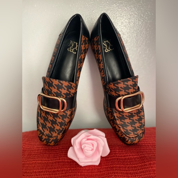 NY AND COMPANY.. WOMENS Brown Houndstooth Loafers with Gold Buckle - Picture 13 of 16